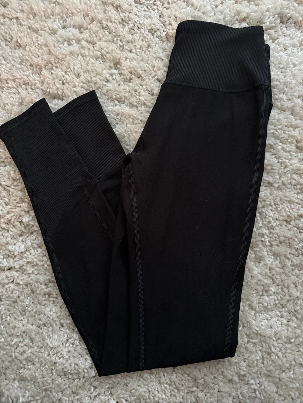 ALO Yoga High-Waist Alosoft Lounge Legging in Black